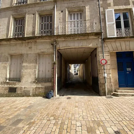 Chez Lou-poitiers Hyper Centre-proche Parking-laconciergerie Poitiers